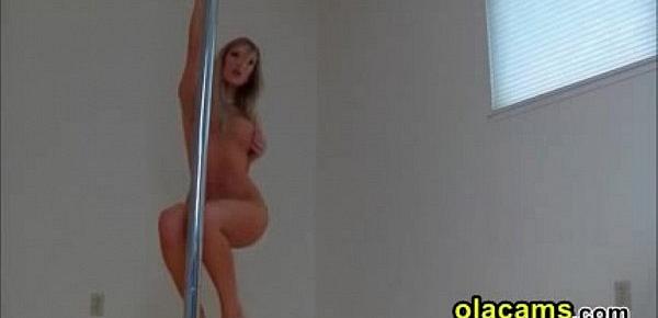  Hot blonde teen dance naked on webcam